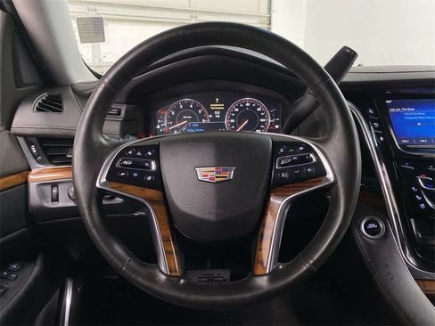 Used 2015 Cadillac Escalade Luxury image 19