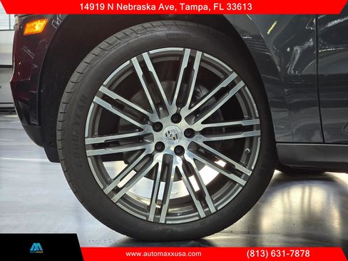 Used 2017 Porsche Macan w/ Driver Memory Package AWD/4WD image 4