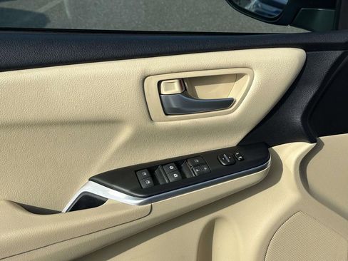 Used 2015 Toyota Camry LE image 12