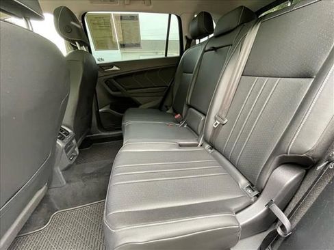 Used 2022 Volkswagen Tiguan SE w/ Panoramic Sunroof Package AWD/4WD image 4
