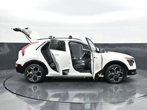 Used 2023 Kia Niro EX Touring FWD image 45