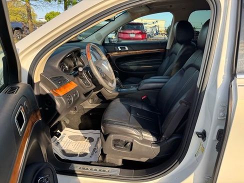 Used 2013 Lincoln MKT FWD image 16