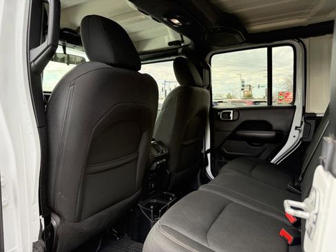 Used 2018 Jeep Wrangler Unlimited Sahara w/ LED Lighting Group image 17