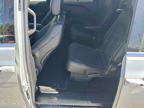 New 2026 Chrysler Pacifica Select FWD image 20
