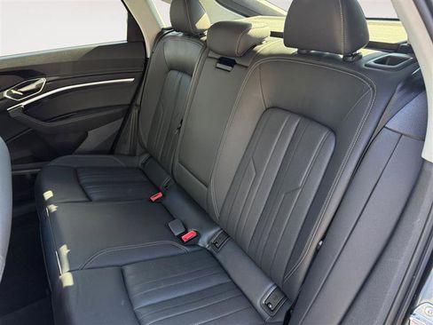 Used 2021 Audi e-tron Premium Plus w/ Premium Plus Package image 14