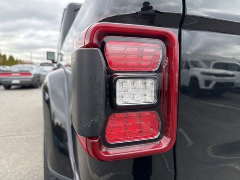 Used 2023 Jeep Gladiator Overland image 14