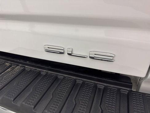 Used 2022 GMC Sierra 2500 SLE w/ SLE Convenience Package image 16