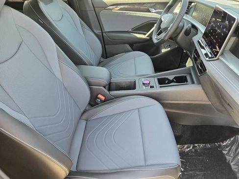 New 2026 Volkswagen Tiguan SE R-Line FWD image 13