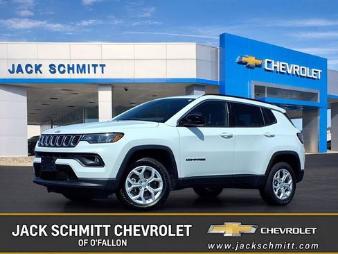 Used 2024 Jeep Compass Latitude AWD/4WD image 1