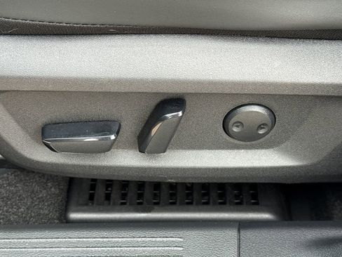 Used 2023 Nissan Rogue SV w/ SV Premium B Package image 21