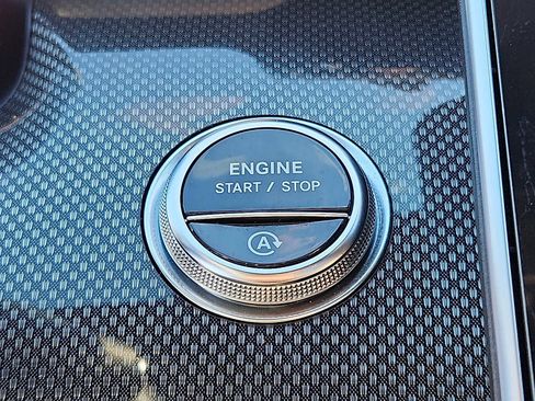 Used 2023 Mercedes-Benz C 300 4MATIC Sedan image 23