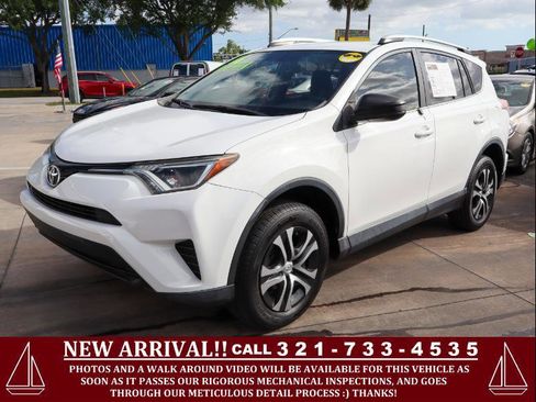 Used 2016 Toyota RAV4 LE image 1