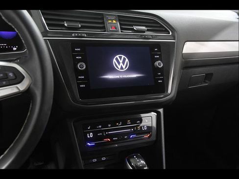 Certified 2024 Volkswagen Tiguan SE AWD/4WD image 9