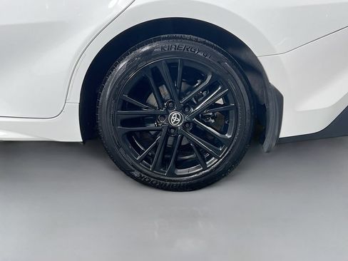Used 2025 Toyota Camry SE AWD/4WD image 30