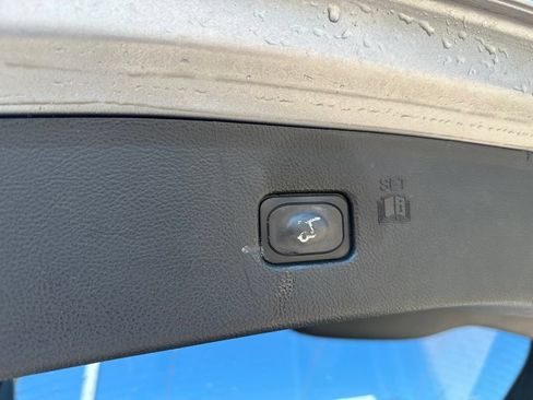 Used 2022 Ford Edge Titanium AWD/4WD image 16
