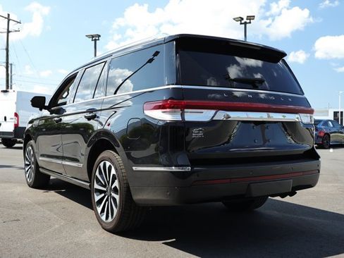 Used 2023 Lincoln Navigator Reserve AWD/4WD image 8