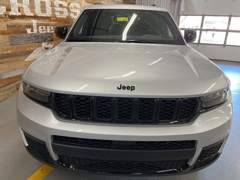 New 2025 Jeep Grand Cherokee L Altitude image 9