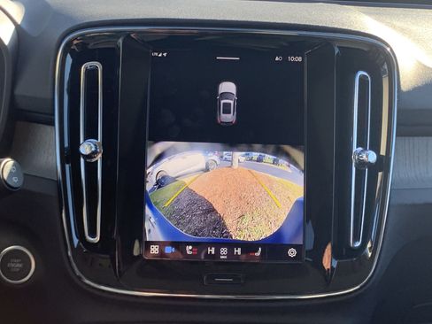 Used 2025 Volvo XC40 B5 Core image 25