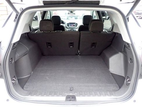 Used 2023 GMC Terrain SLE w/ Driver Convenience Package image 6