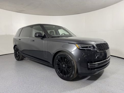 Used 2024 Land Rover Range Rover Long Wheelbase SE image 3