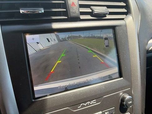Used 2020 Ford Fusion SE FWD image 24