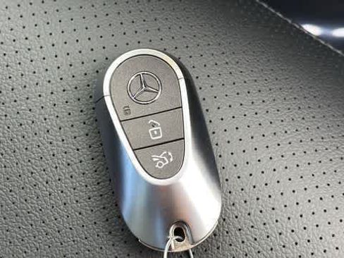 Used 2026 Mercedes-Benz GLC 300 4MATIC image 38