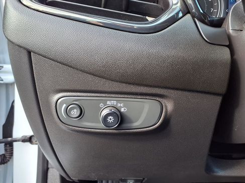 Used 2022 Chevrolet Equinox RS w/ LPO, Floor Liner Package image 14