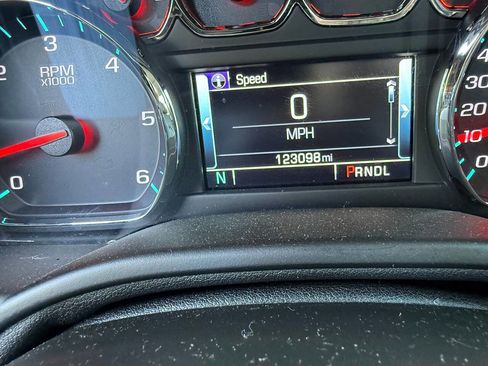 Used 2019 Chevrolet Suburban LT AWD/4WD image 16