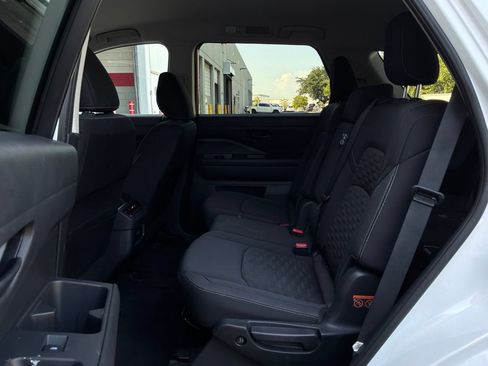 Used 2025 Nissan Pathfinder SV AWD/4WD image 13