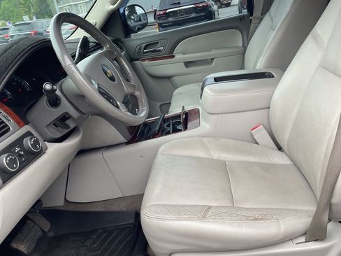 Used 2013 Chevrolet Tahoe LTZ AWD/4WD image 12