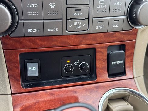 Used 2010 Toyota Highlander Limited image 24