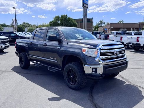 Used 2017 Toyota Tundra SR5 w/ SR5 Upgrade Package AWD/4WD image 8