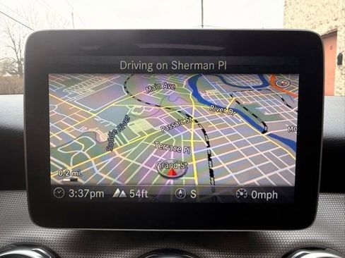 Used 2019 Mercedes-Benz GLA 250 4MATIC image 39