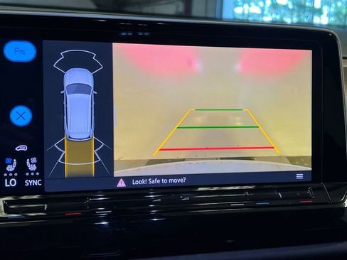 Certified 2024 Volkswagen Atlas SE FWD image 26