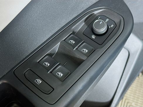 New 2025 Volkswagen Taos SE image 17