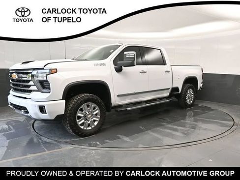 Used 2025 Chevrolet Silverado 2500 High Country w/ High Country Premium Package AWD/4WD image 8
