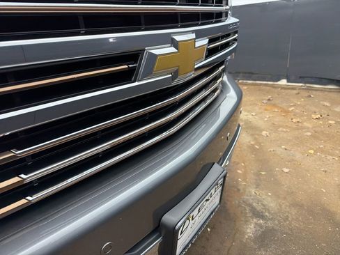 Used 2021 Chevrolet Silverado 1500 High Country image 32