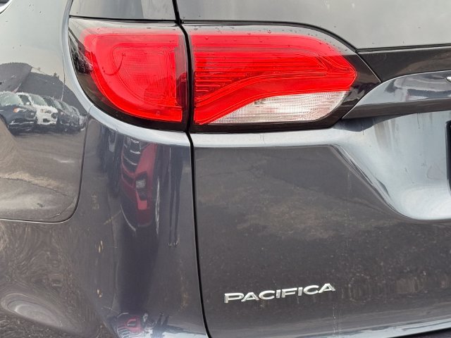 Used 2019 Chrysler Pacifica Limited FWD image 33