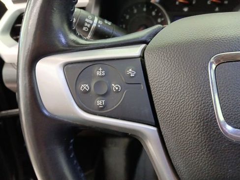 Used 2021 GMC Acadia SLT w/ Elevation Edition image 11