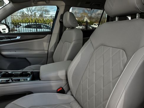 Used 2025 Volkswagen Atlas SEL Premium R-Line image 27