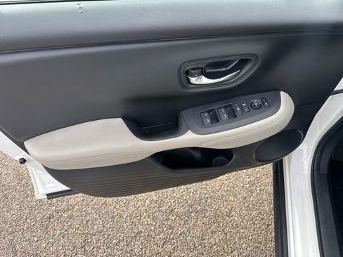 Certified 2023 Honda HR-V LX image 6