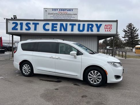 Used 2018 Chrysler Pacifica Touring-L w/ Premium Audio Group FWD image 1