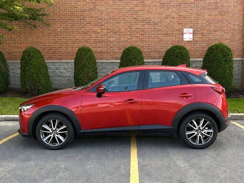 Used 2018 MAZDA CX-3 Touring FWD image 2