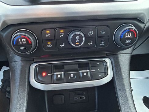 Used 2023 GMC Acadia SLT w/ Technology Package AWD/4WD image 26