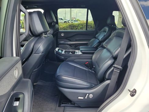 Used 2025 Lincoln Navigator Reserve w/ Jet Appearance Package AWD/4WD image 11
