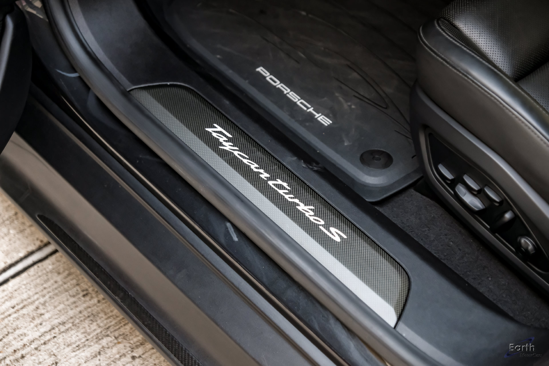 Used 2021 Porsche Taycan Turbo S AWD/4WD image 36