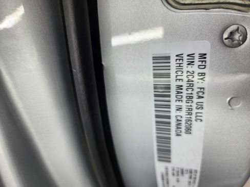 Used 2024 Chrysler Pacifica Touring-L FWD image 65