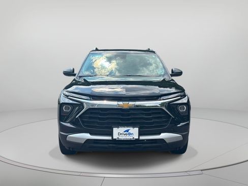 Used 2024 Chevrolet TrailBlazer LT w/ Convenience Package AWD/4WD image 3