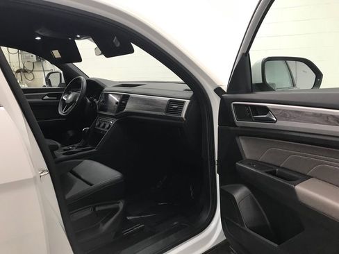 Used 2021 Volkswagen Atlas Cross Sport SE image 33