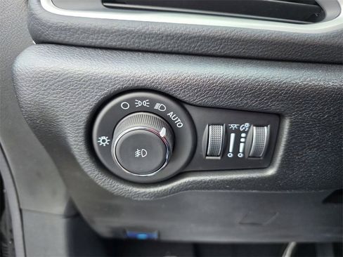 New 2026 Chrysler Pacifica Select w/ S Appearance Package image 25